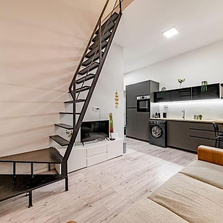 Appartamento Chic Loft Bp: Industrial Gem Budapest Esterno foto