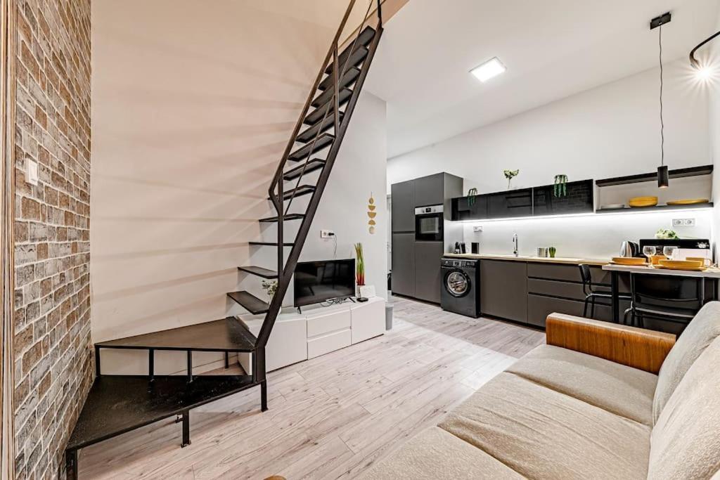 Appartamento Chic Loft Bp: Industrial Gem Budapest Esterno foto