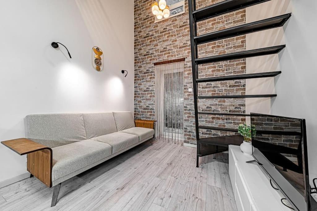 Appartamento Chic Loft Bp: Industrial Gem Budapest Esterno foto