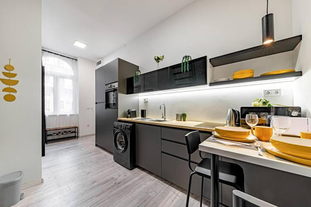Appartamento Chic Loft Bp: Industrial Gem Budapest Esterno foto