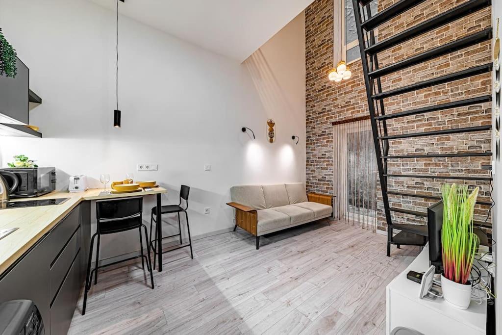 Appartamento Chic Loft Bp: Industrial Gem Budapest Esterno foto
