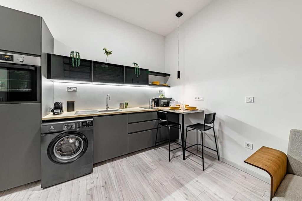 Appartamento Chic Loft Bp: Industrial Gem Budapest Esterno foto