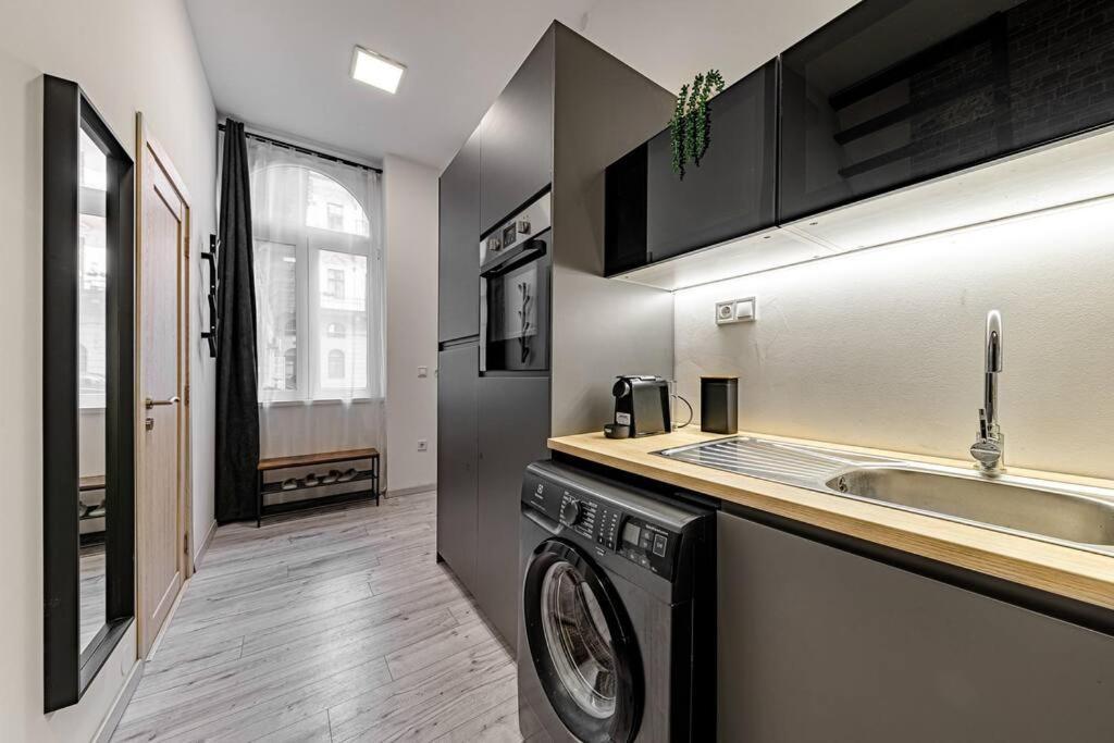 Appartamento Chic Loft Bp: Industrial Gem Budapest Esterno foto